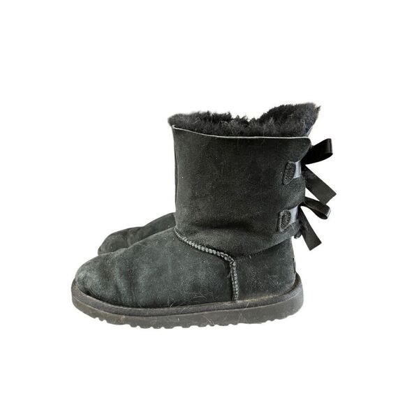 UGG Bailey Bow II Sheepskin Black Suede Winter Boots Women’s Size 6 Girls 5 - Picture 2 of 11